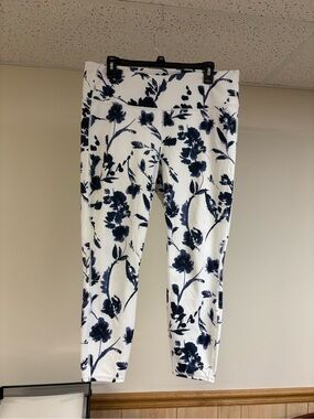 Athleta White and Navy Floral Print Leggings